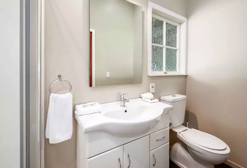 هتل Huka Falls Resort