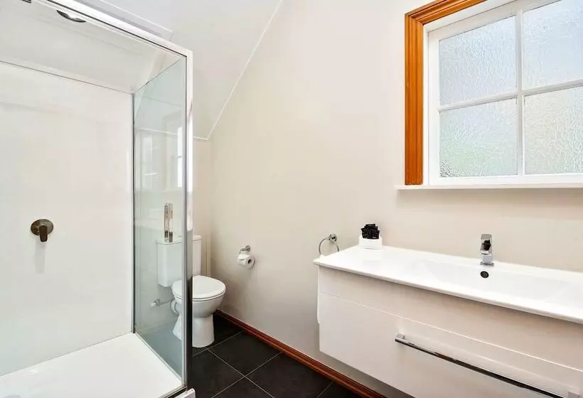 هتل Huka Falls Resort