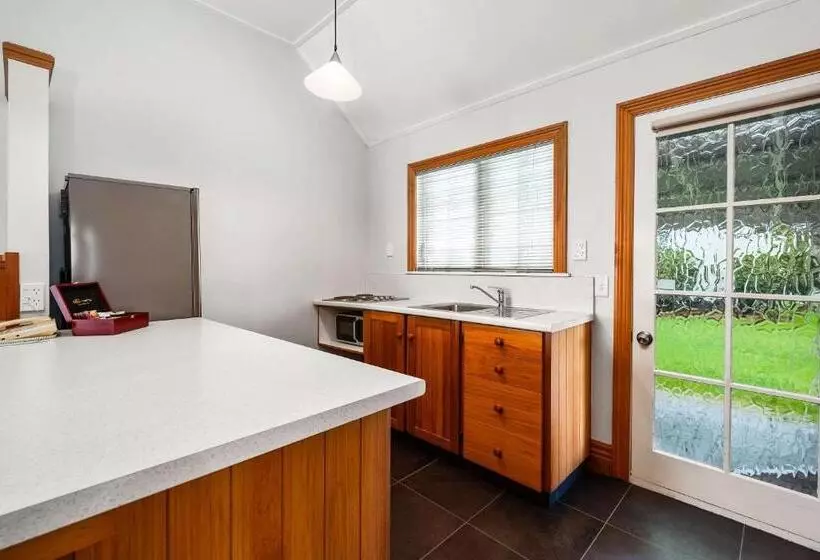 هتل Huka Falls Resort