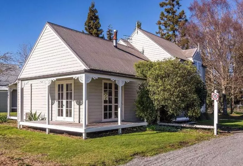 هتل Huka Falls Resort