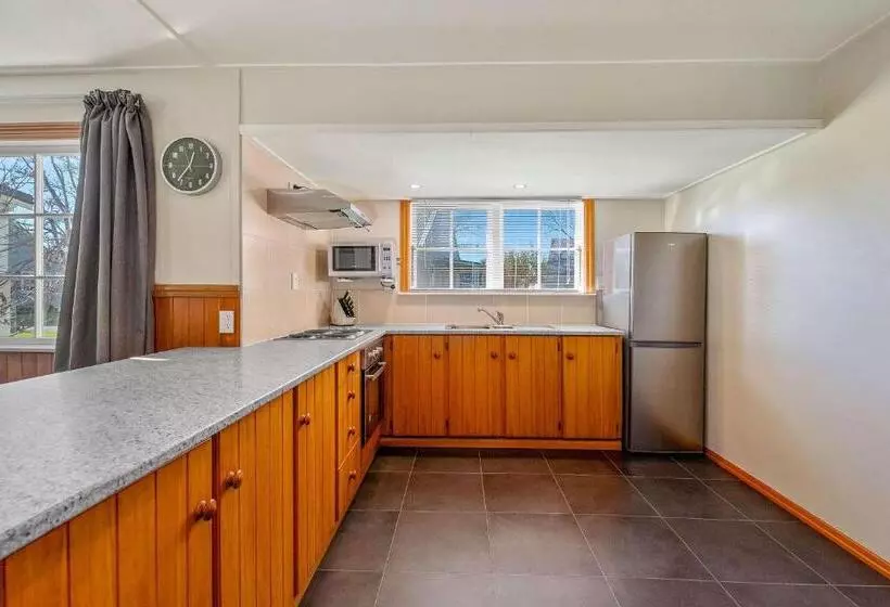 هتل Huka Falls Resort