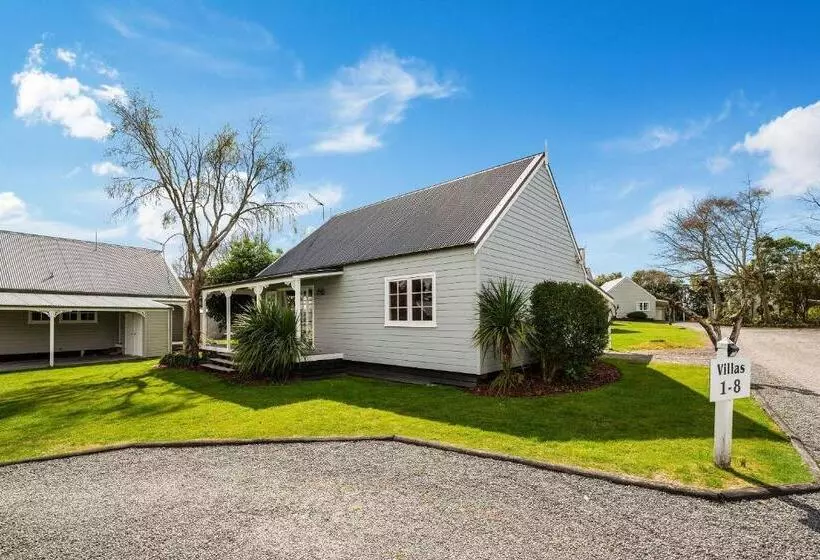 هتل Huka Falls Resort