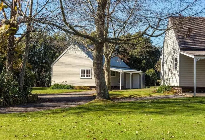 هتل Huka Falls Resort