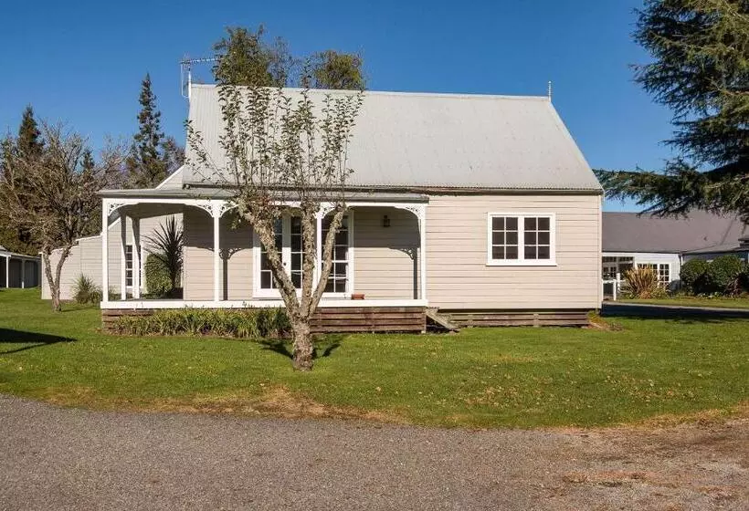 هتل Huka Falls Resort