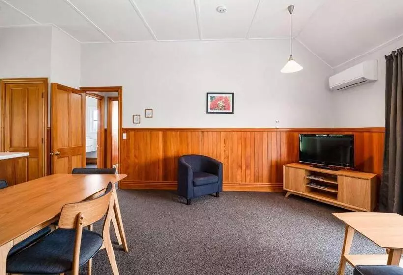 هتل Huka Falls Resort