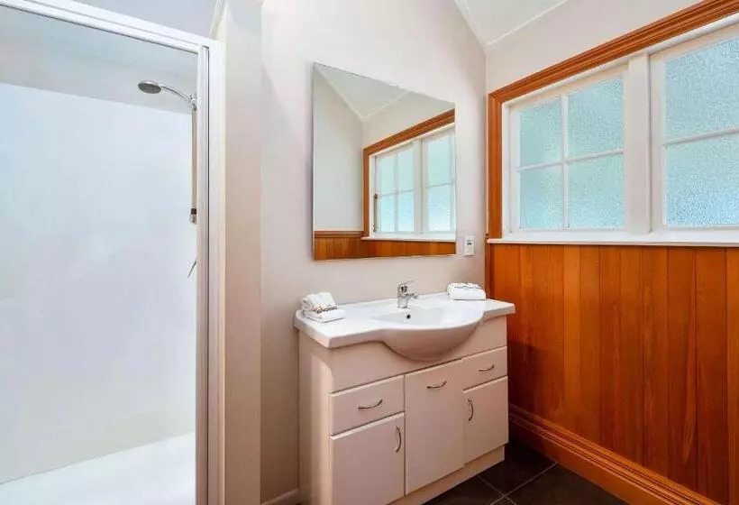 هتل Huka Falls Resort