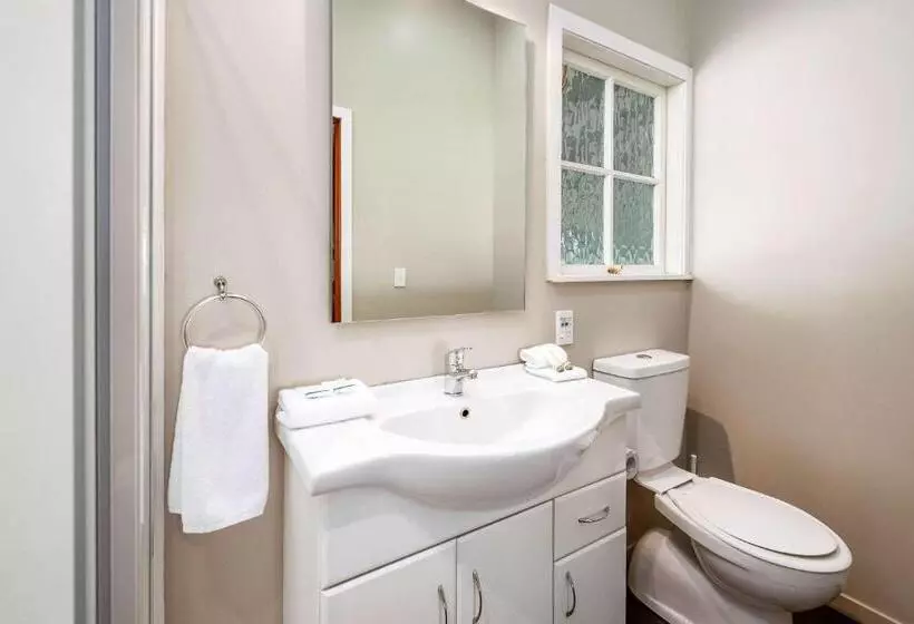 هتل Huka Falls Resort