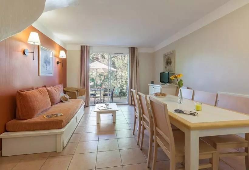 Отель Résidence Pierre & Vacances Le Hameau De La Pinède