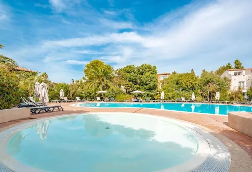 Отель Résidence Pierre & Vacances Le Hameau De La Pinède