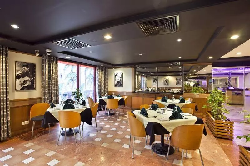 هتل The Peninsula Chittagong Limited