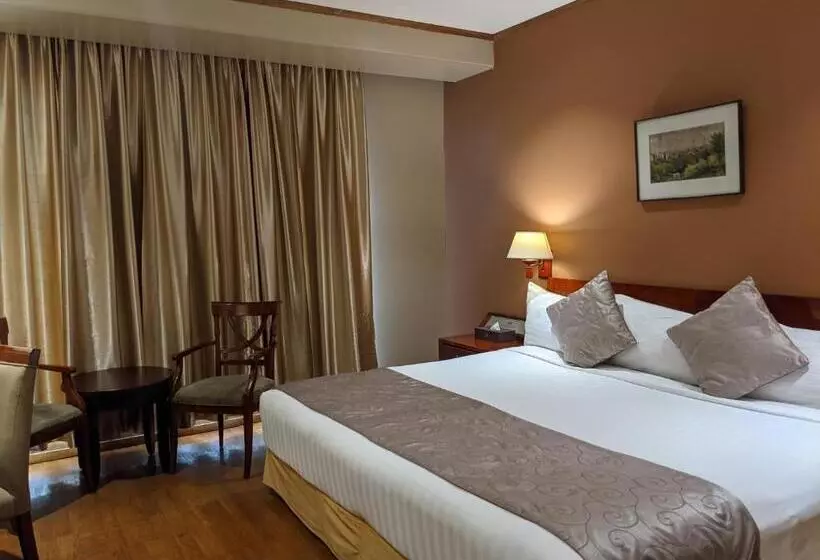 هتل The Peninsula Chittagong Limited