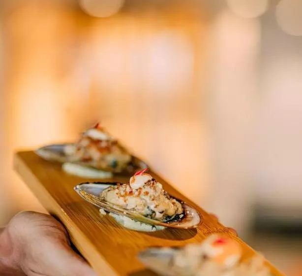 هتل The Peninsula Chittagong Limited