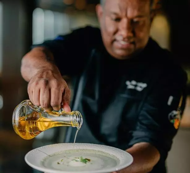 هتل The Peninsula Chittagong Limited