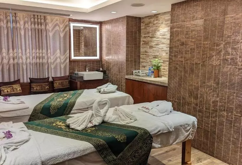 هتل The Peninsula Chittagong Limited