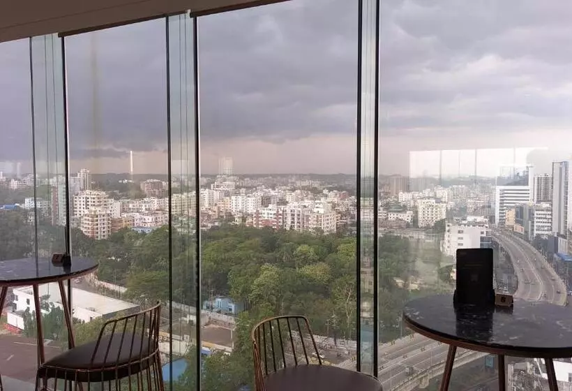 هتل The Peninsula Chittagong Limited