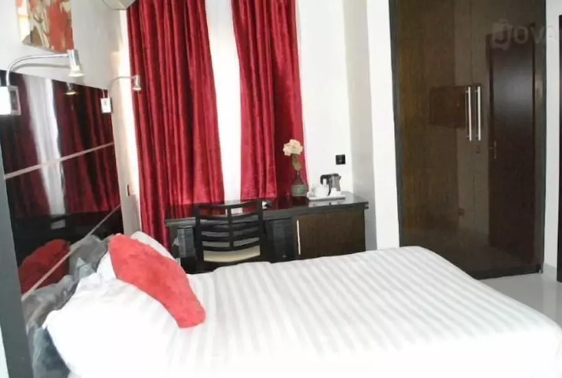 هتل Villa Picasso