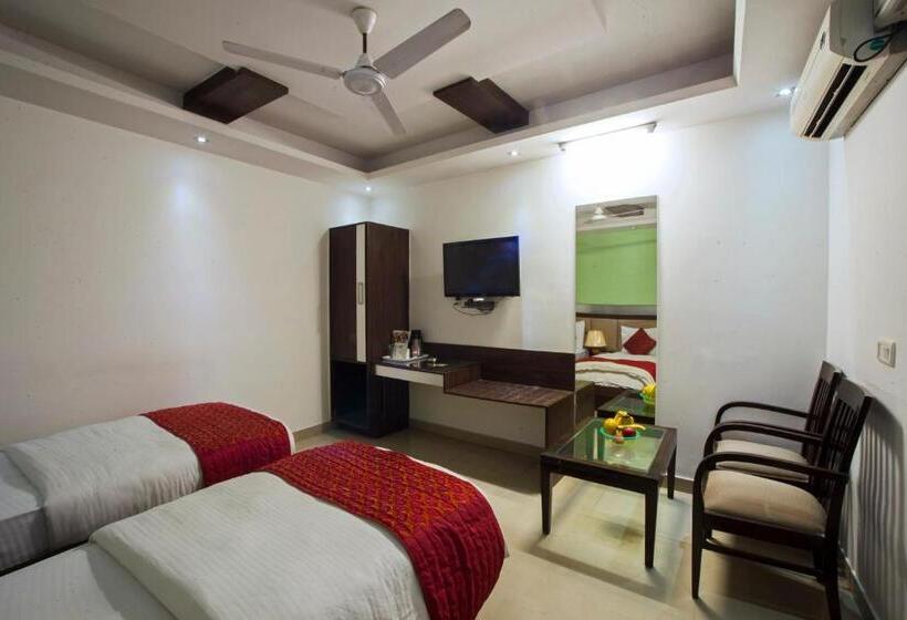 Shri Vinayak At New Delhi Railway Station By Rcg Hotels