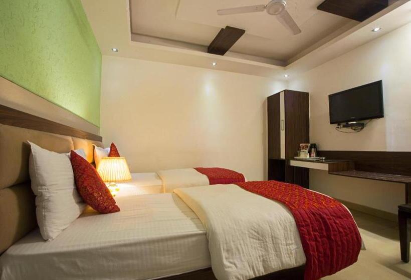 Shri Vinayak At New Delhi Railway Station By Rcg Hotels