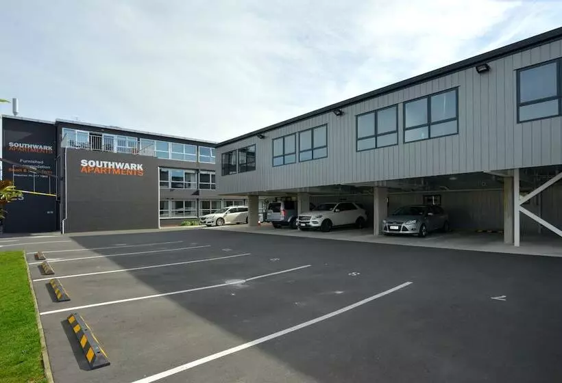 Southwark Hotel & Apartments