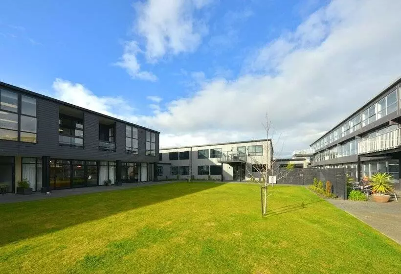 Southwark Hotel & Apartments