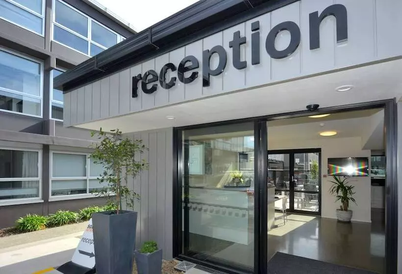 Southwark Hotel & Apartments