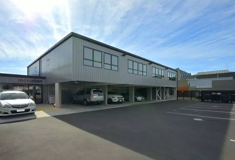 Southwark Hotel & Apartments