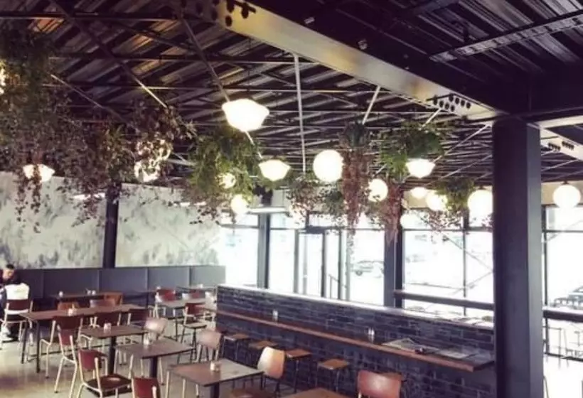 Southwark Hotel & Apartments