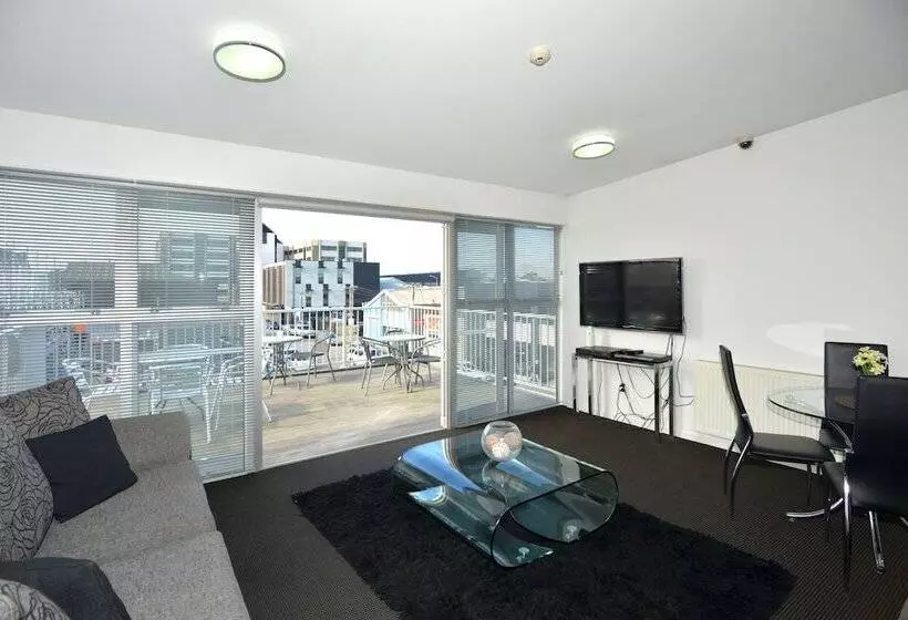 Southwark Hotel & Apartments