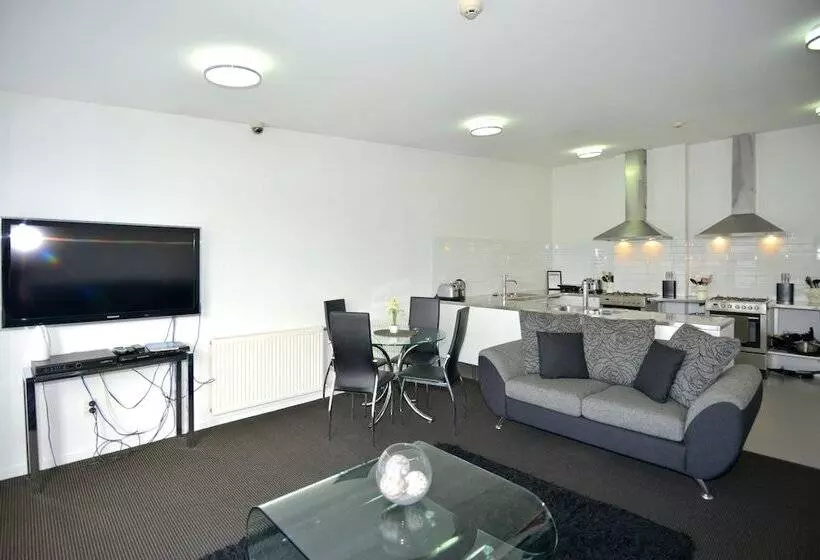 Southwark Hotel & Apartments