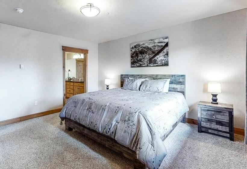 هتل Mountain Retreat On 1st