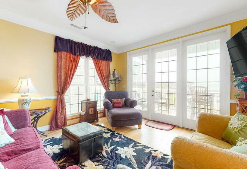 فندق Folly Me To The Beach!