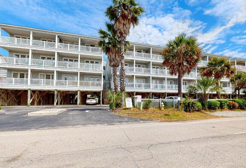 فندق Folly Me To The Beach!