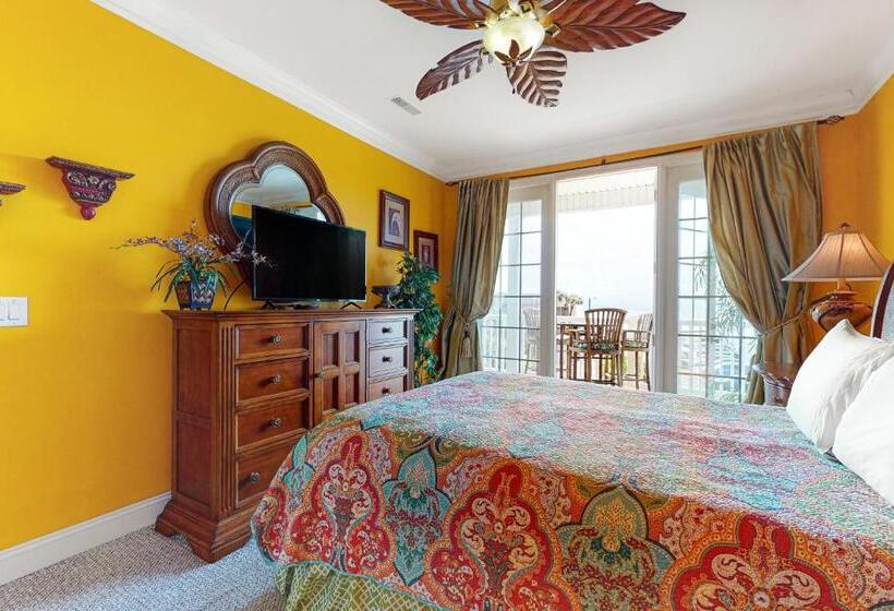 فندق Folly Me To The Beach!