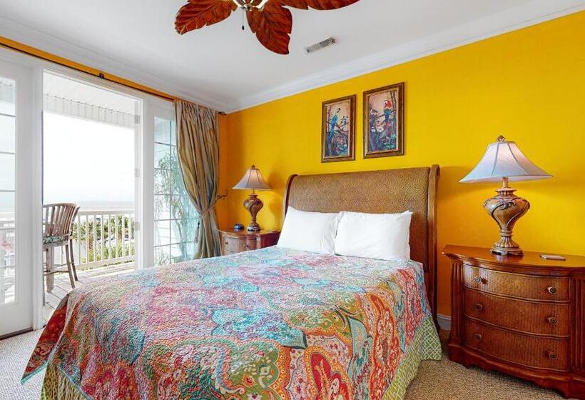 فندق Folly Me To The Beach!