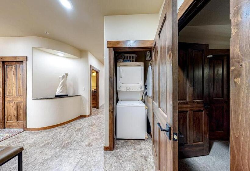 Отель Fraser Mountain Memories