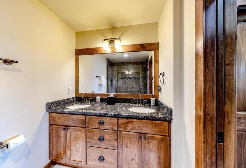 Отель Fraser Mountain Memories