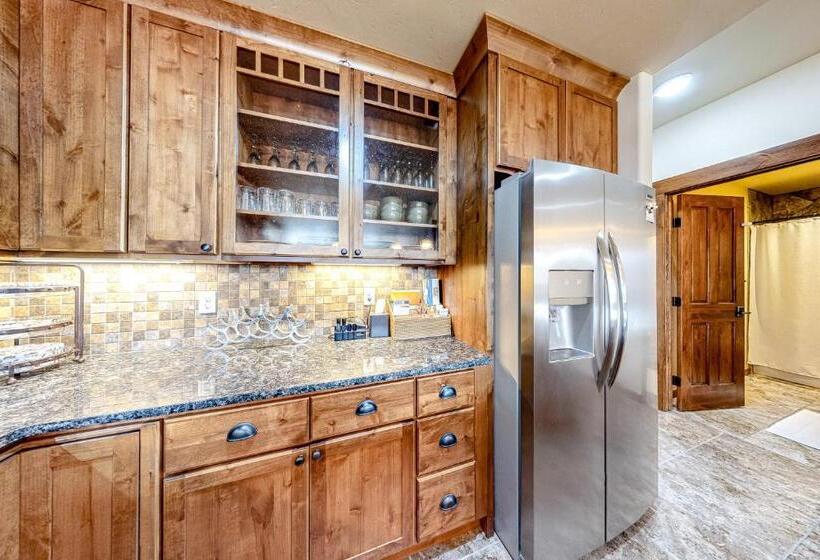 Отель Fraser Mountain Memories