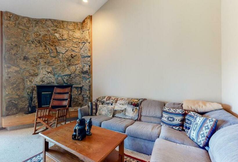 Отель Granby Condo With Views