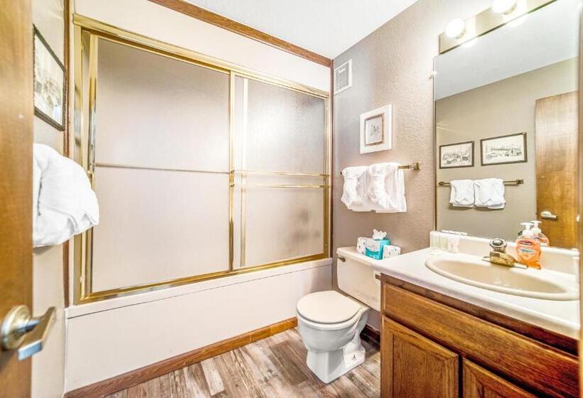 Отель Granby Condo With Views