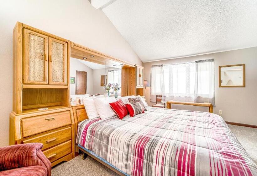 Отель Granby Condo With Views