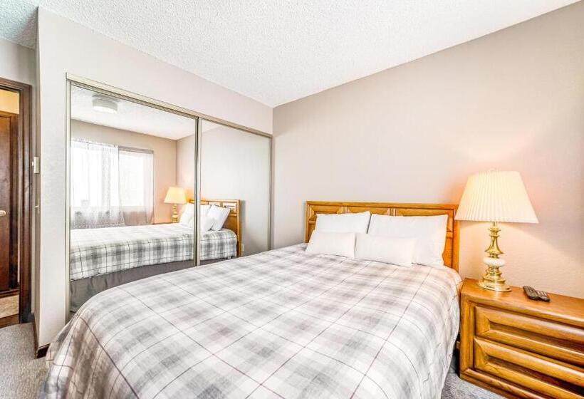 Отель Granby Condo With Views