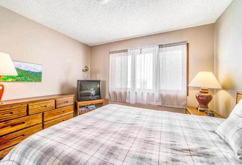 Отель Granby Condo With Views