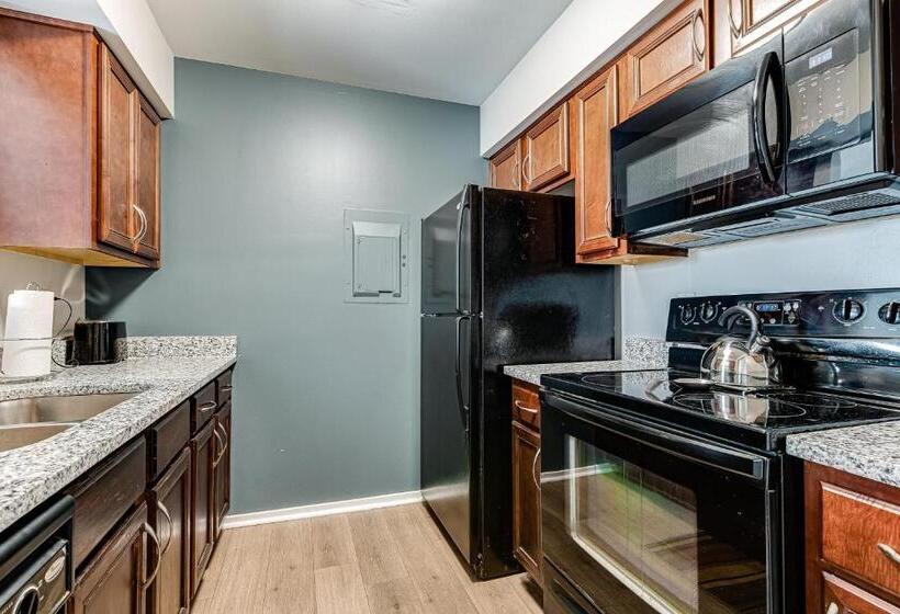 هتل Rollin On The River