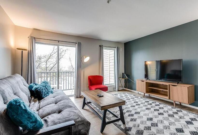 هتل Rollin On The River