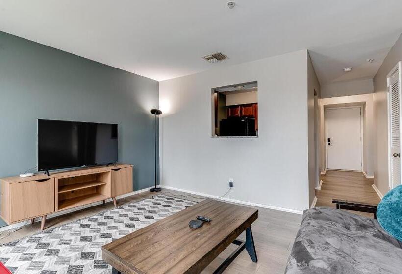 هتل Rollin On The River