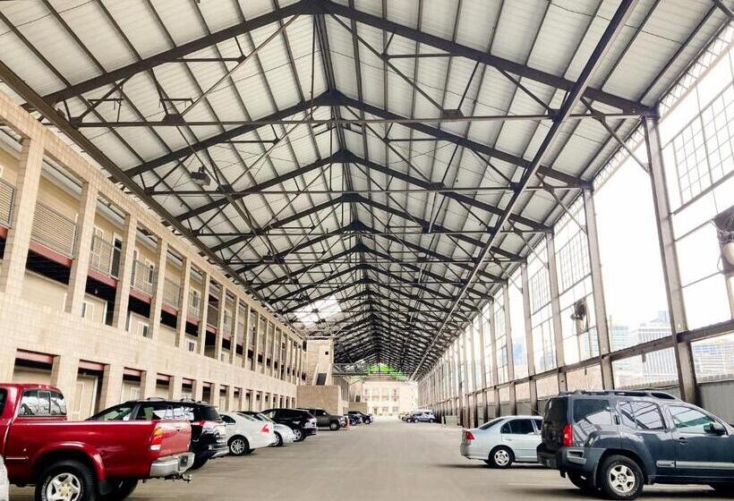 هتل Rollin On The River