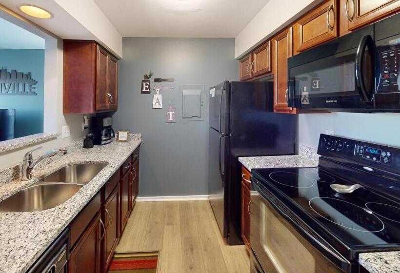 هتل Rollin On The River