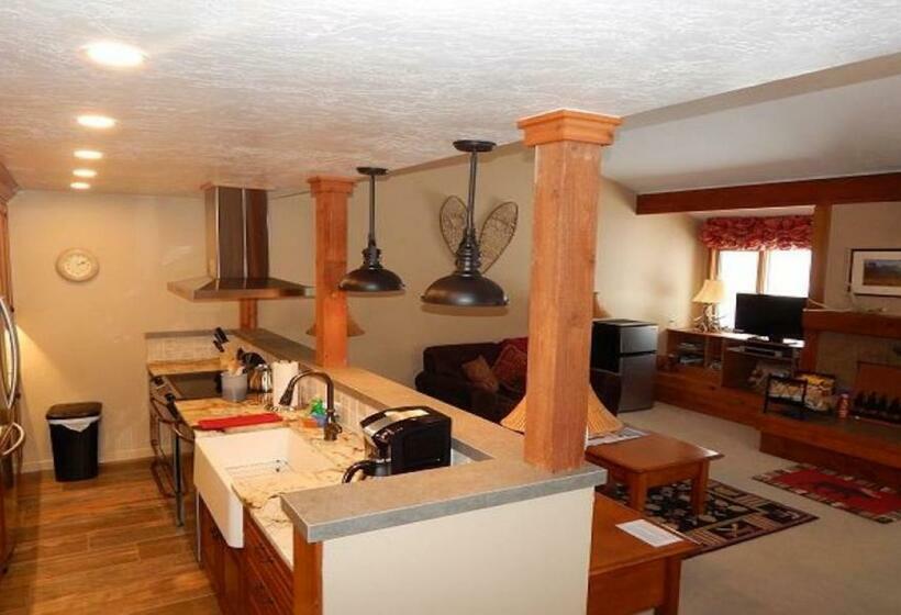 בית מלון כפרי 5123 Foxtail