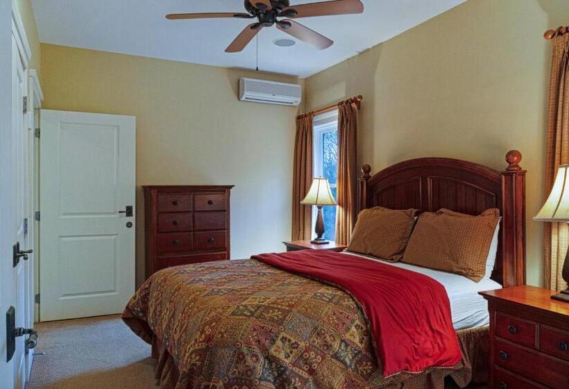 ホテル Castle Hill Condo