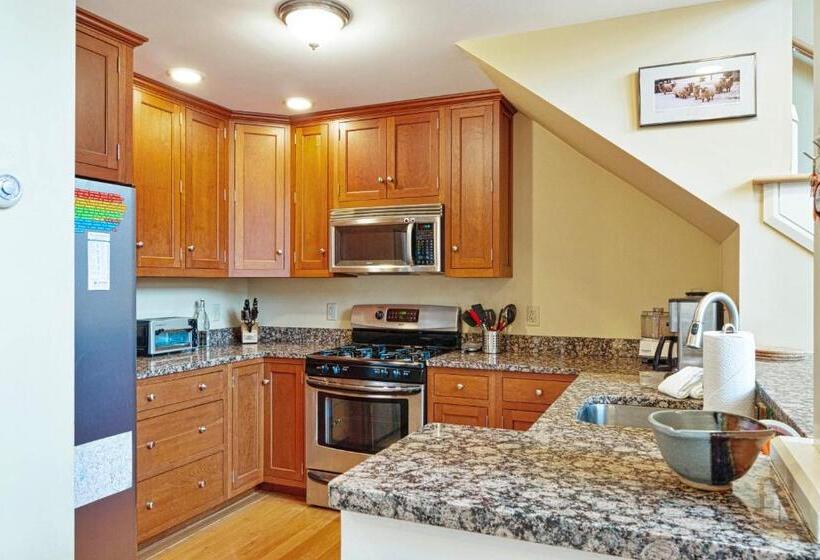 ホテル Castle Hill Condo